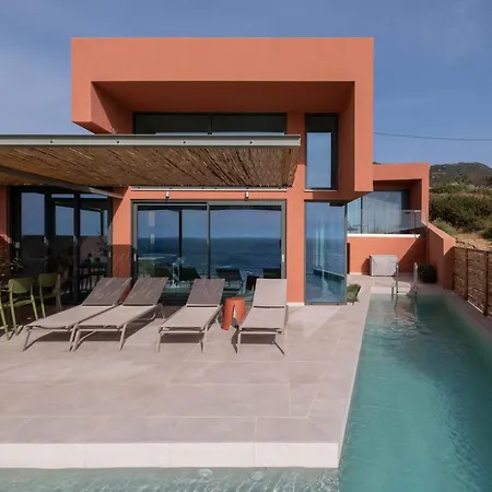 Casa Tarrha- Beachfront With Heated Pool