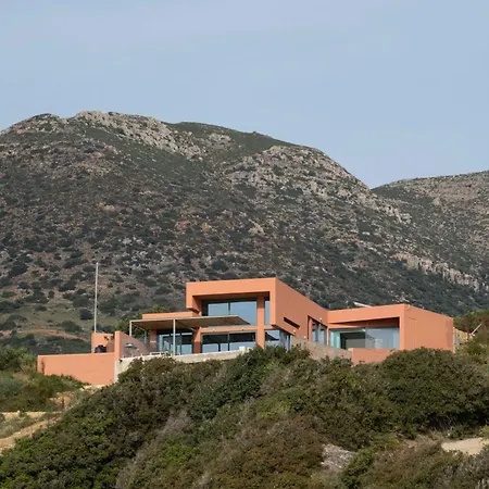 Casa Tarrha- Beachfront With Heated Pool